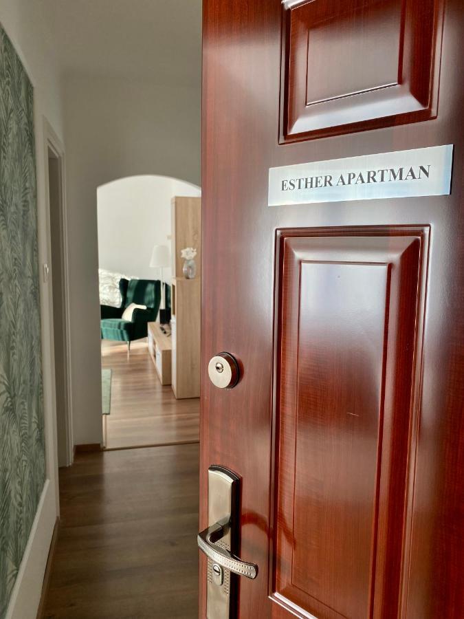 Esther Apartman ตาตาบานยา ภายนอก รูปภาพ